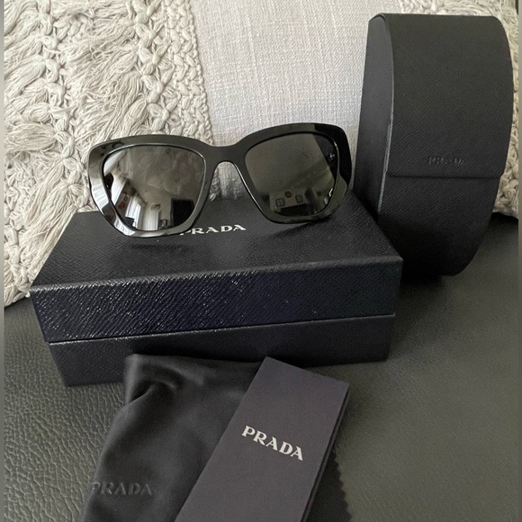 Prada Catwalk Sunglass - Picture 5 of 15